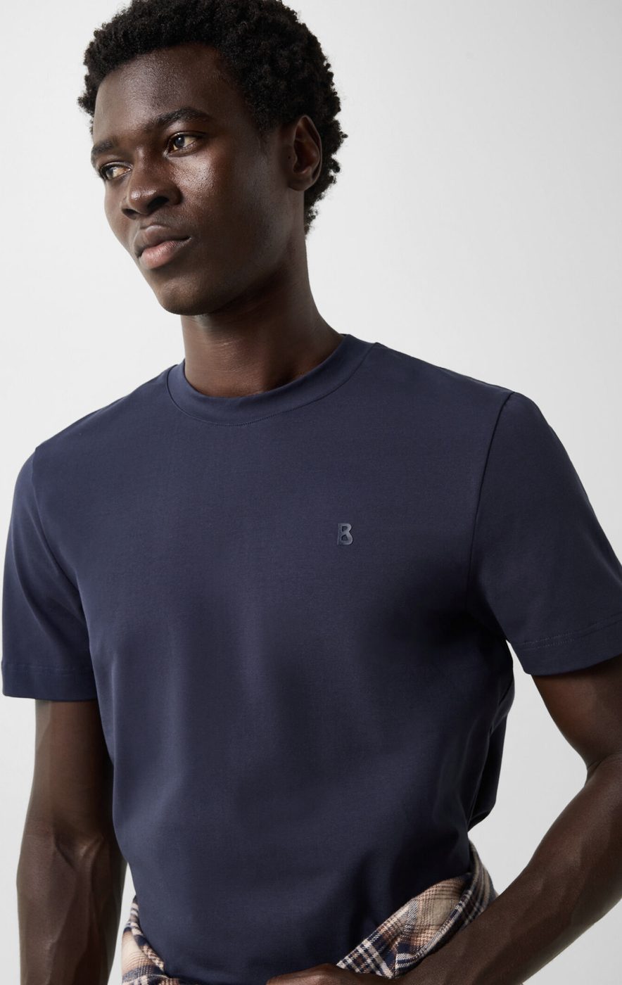 T-shirt bleu marine à monogramme ton sur ton, porté