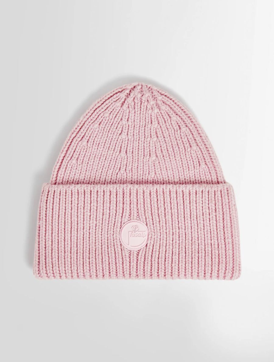 Bonnet en grosse maille côtelée rose à écusson