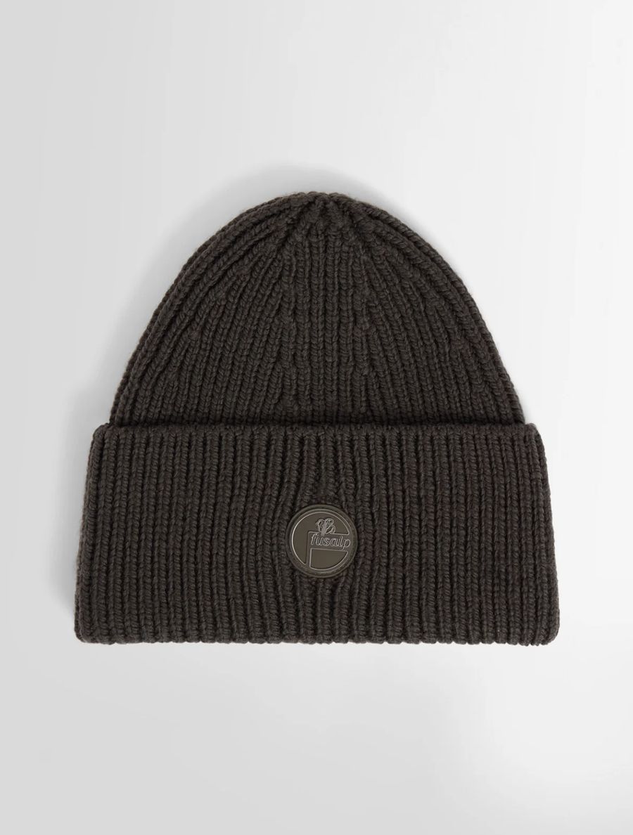Bonnet en grosse maille côtelée taupe à écusson