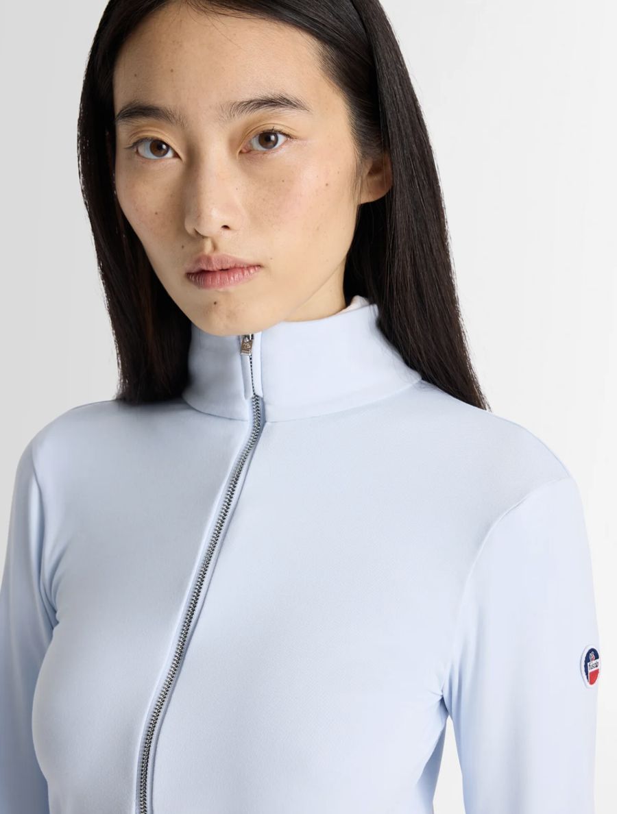 Sous-pull zippé bleu ciel porté