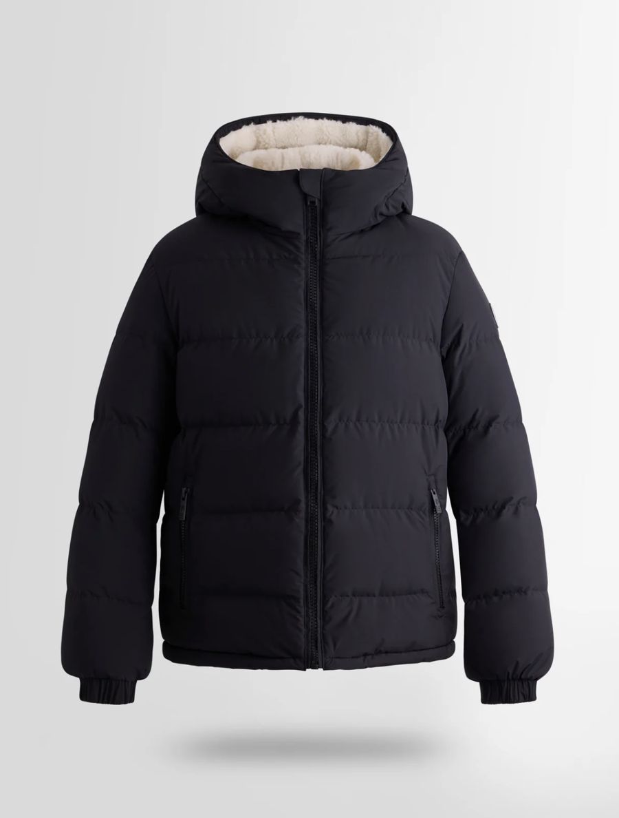 Doudoune noire à capuche doublée sherpa