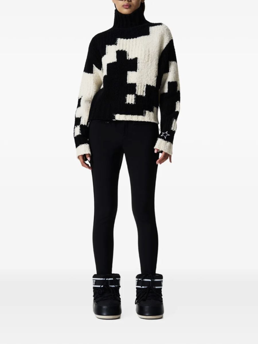 Pull col roulé en grosse maille noir et écru à motif graphique